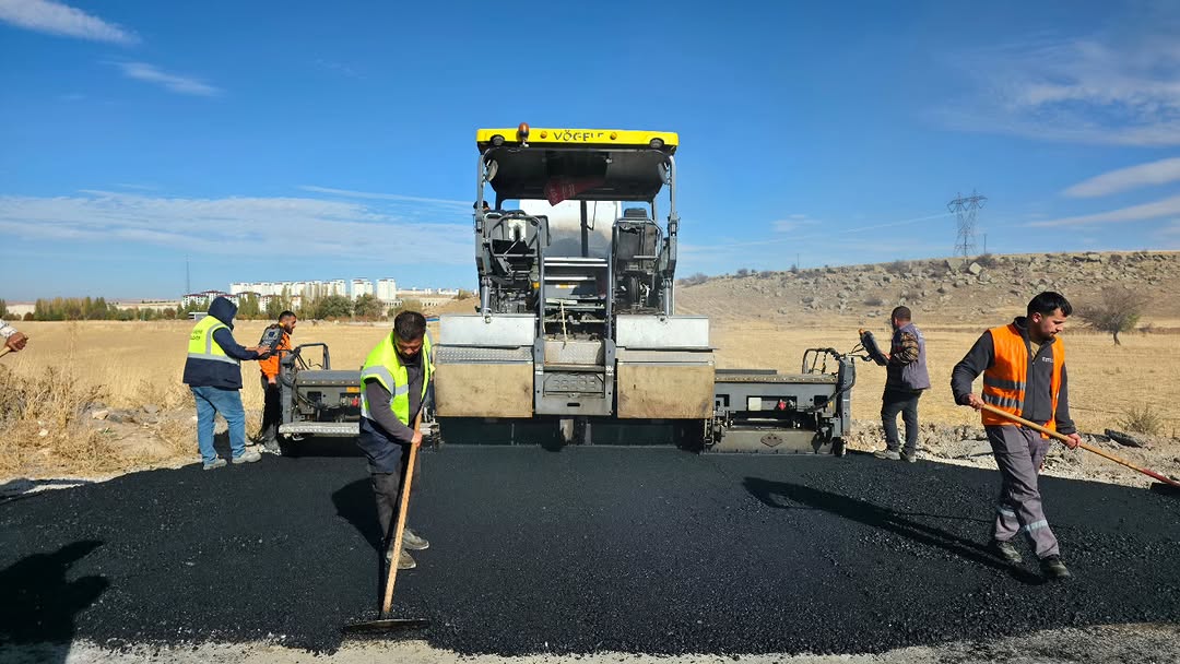 Bünyan Belediyesi Camiikebir Mahallesi'nde Asfalt Çalışmalarını Sürdürüyor