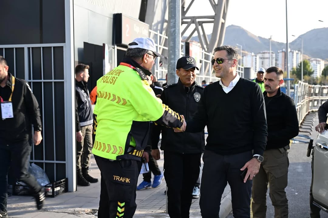Kayseri Emniyet Müdürü Aydın, Süper Lig Maçında Güvenlik Tedbirlerini Denetledi
