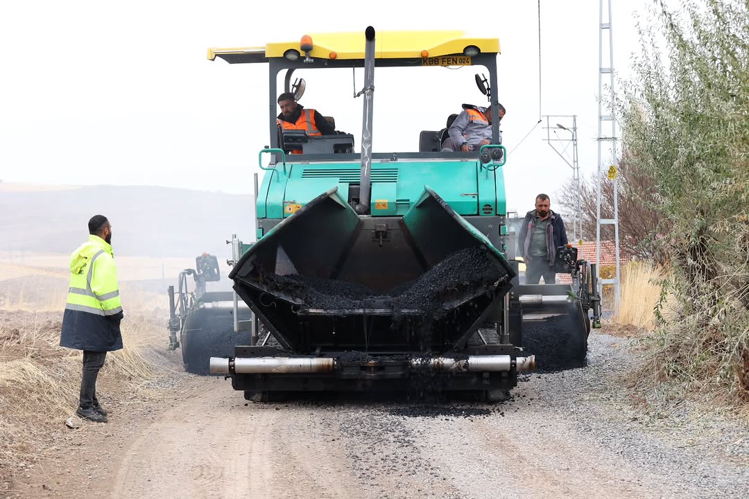 Bünyan Belediyesi Camiikebir Mahallesi'nde Asfalt Çalışmalarını Sürdürüyor