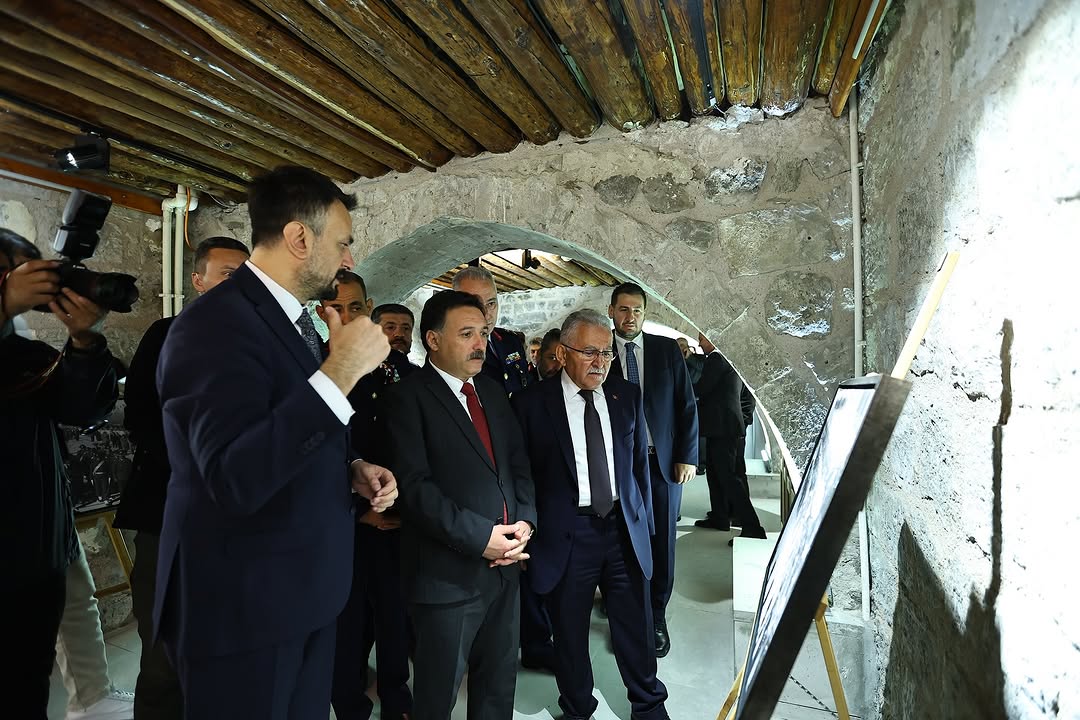 Kayseri'de 10 Kasım Atatürk'ü Anma Töreni: Vali Çiçek ve Büyükşehir Belediyesi Atatürk Evi Müzesi'nde