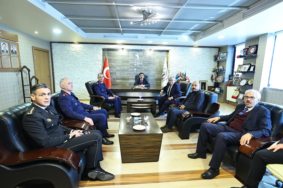 Kayseri Valisi Çiçek ve Büyükşehir Belediyesi, Makina Mühendisleri Odası'nı Ziyaret Etti