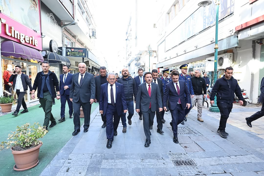 Kayseri Valisi Çiçek ve Büyükşehir Belediyesi, Millet Caddesi Esnafını Ziyaret Etti