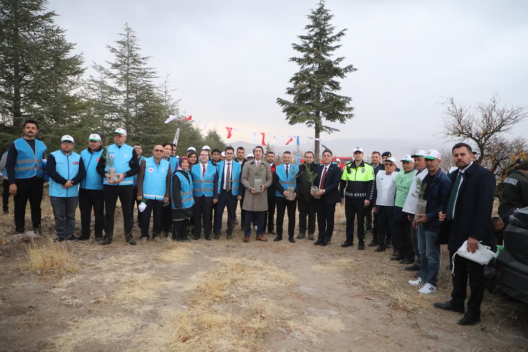 Develi'de Milli Ağaçlandırma Günü Kapsamında Binlerce Fidan Toprakla Buluştu