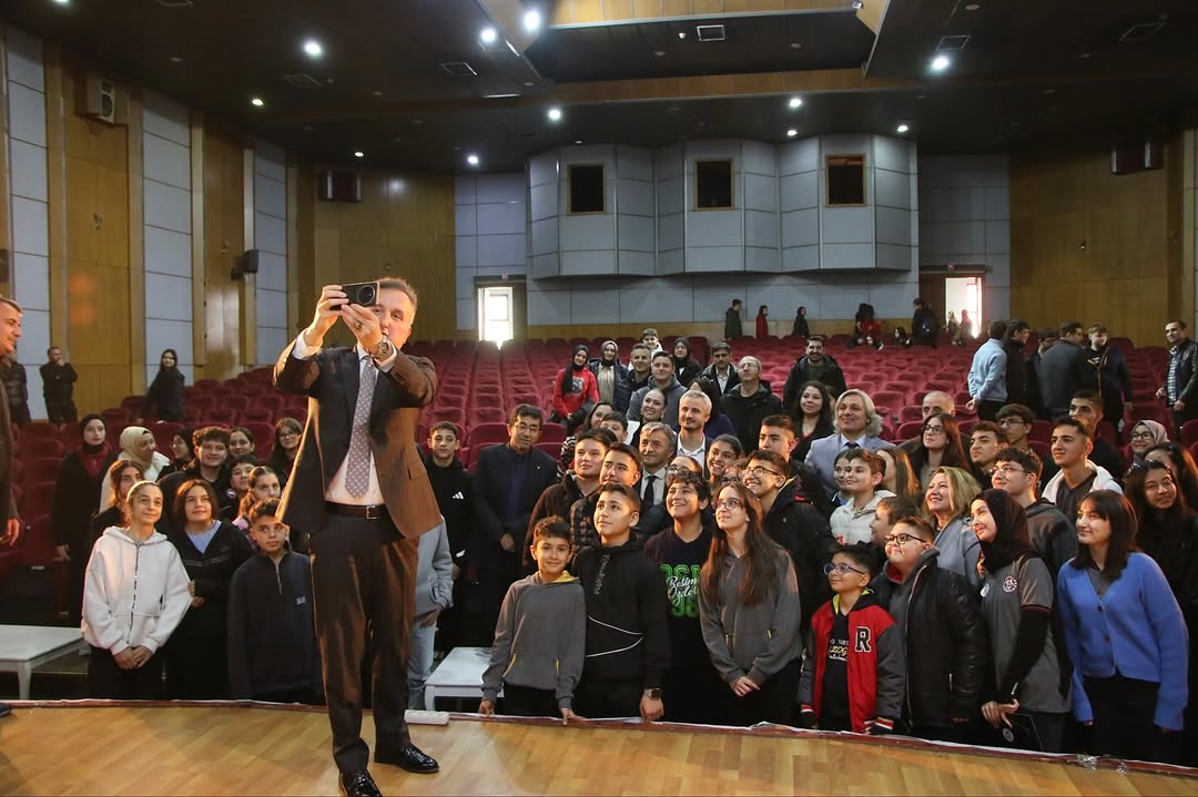 Kayseri İl Milli Eğitim Müdürü Coşkun Esen, Öğrencilerle Buluştu