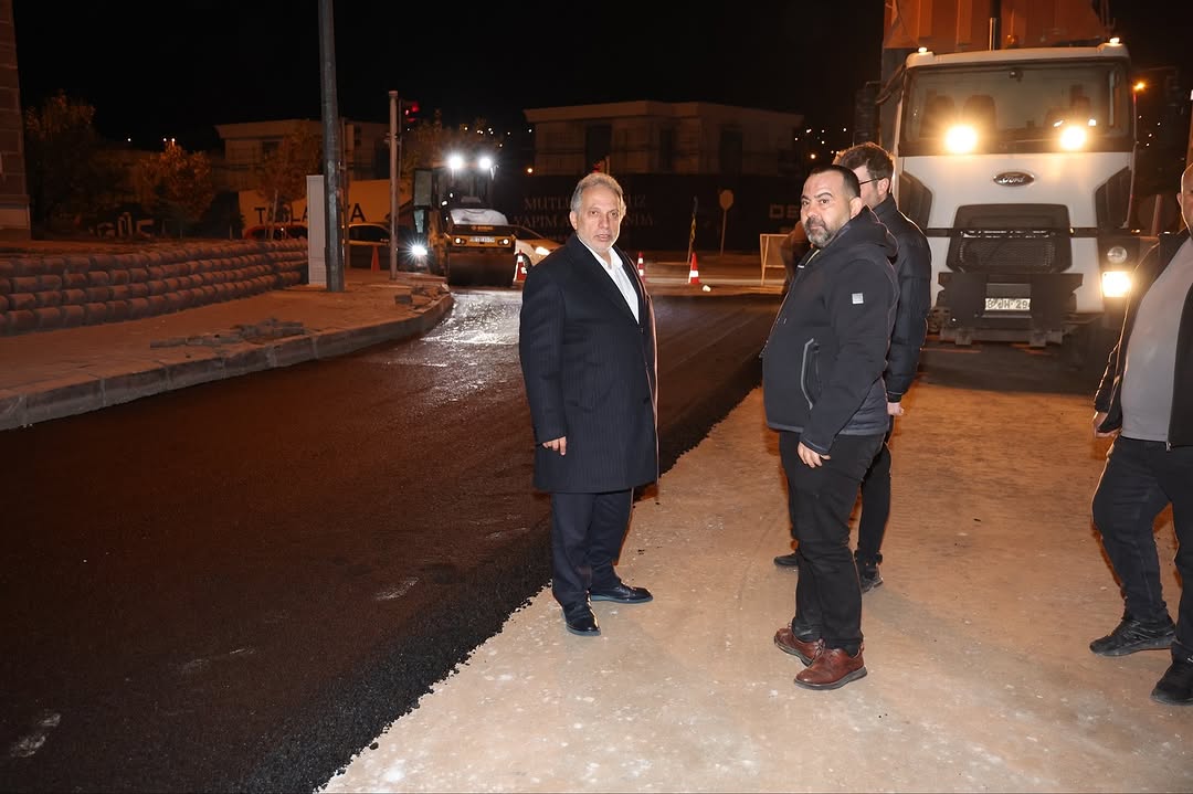 Talas'ta Mevlana Mahallesi'nde Asfalt Çalışmaları Tüm Hızıyla Sürüyor