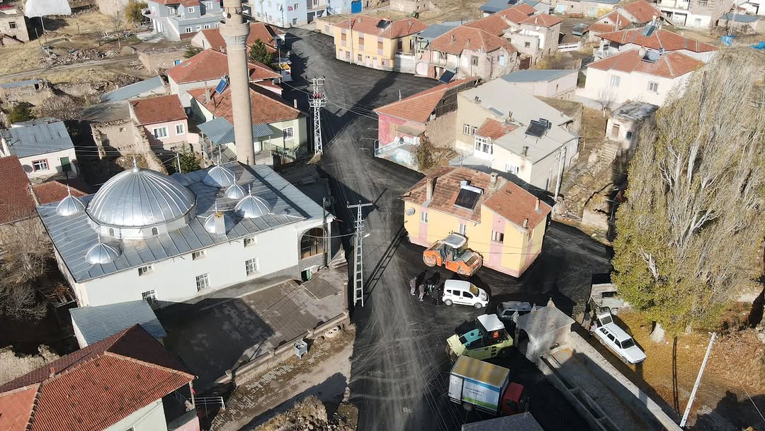 Bünyan'da Hazarşah Mahallesi Yolları Asfaltlanıyor