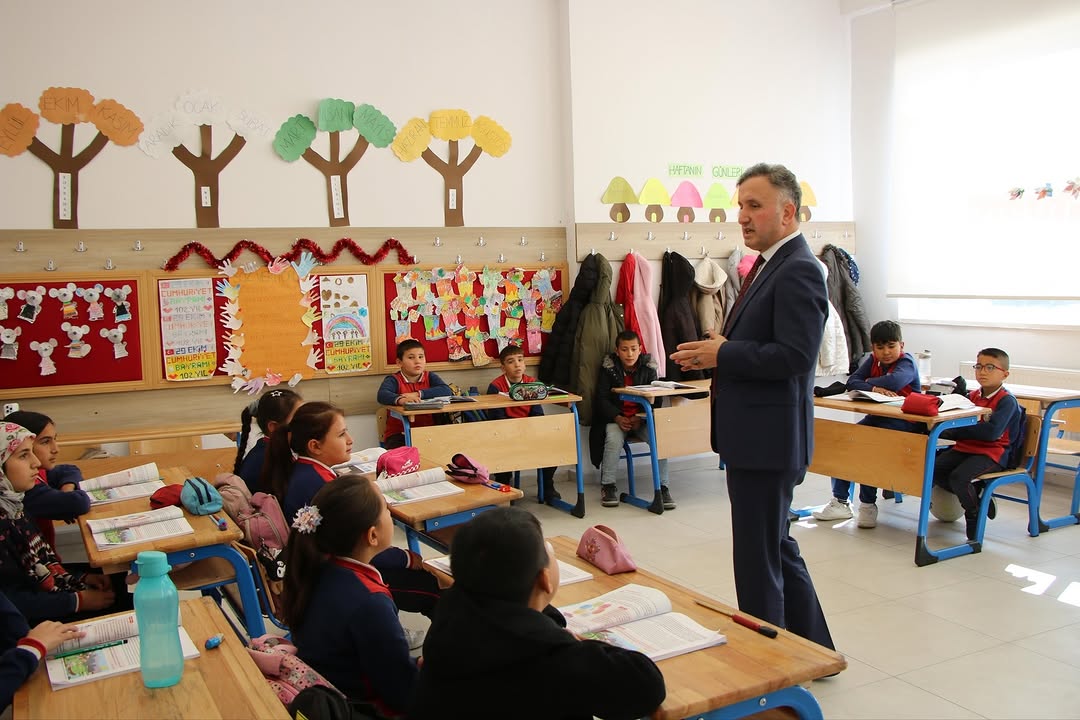 Kayseri İl Milli Eğitim Müdürü Coşkun Esen, Akkışla'da Okul Ziyareti Gerçekleştirdi