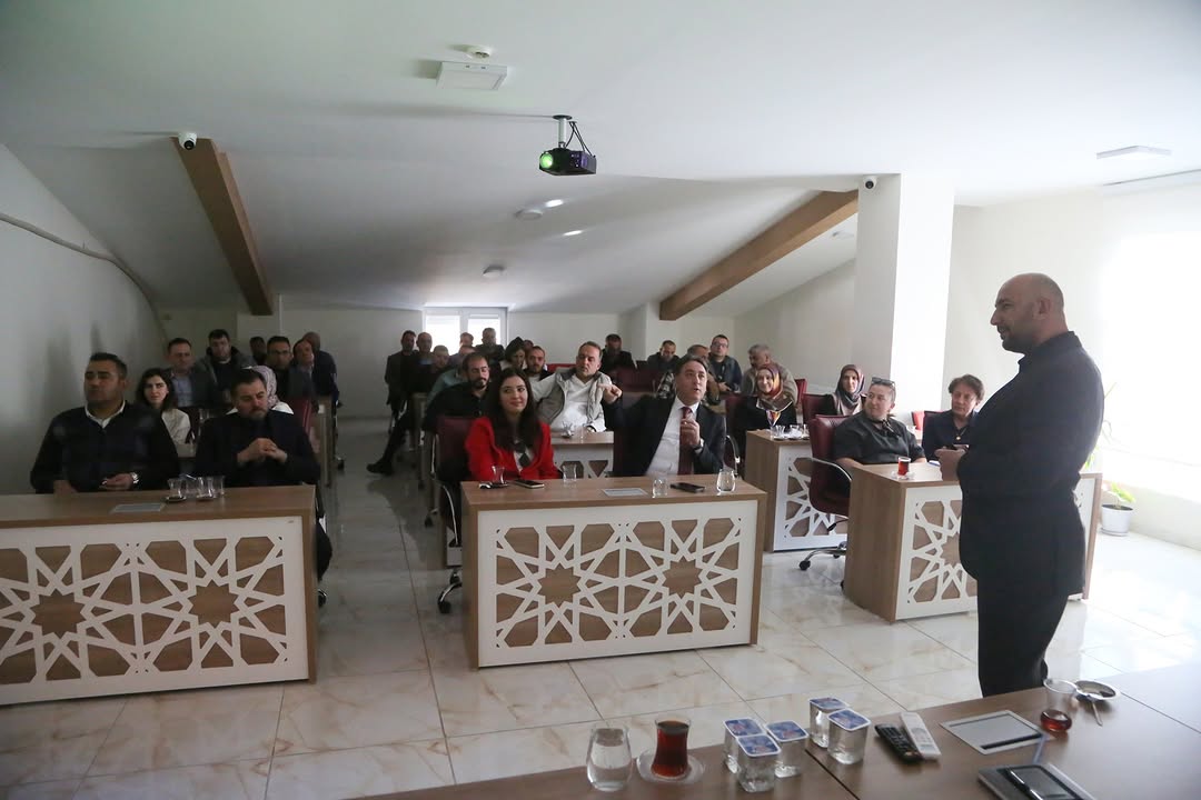 Develi Belediyesi Personeline İletişim Eğitimi