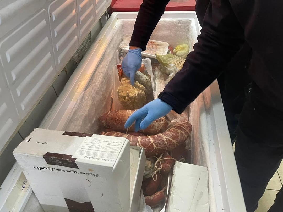 Talas Belediyesi Gıda Denetimlerinde Tarihi Geçmiş Ürünler İmha Ediliyor