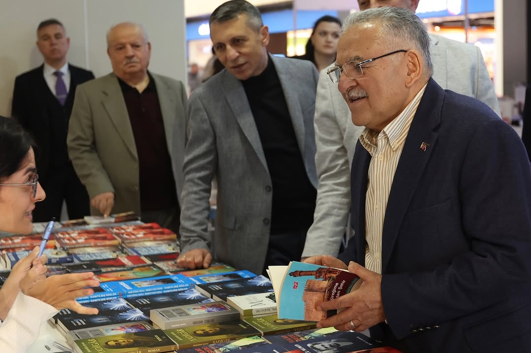 Kayseri'de Kitap Fuarı Coşkusu: KumsMall AVM'de Binlerce Kitapsever Buluştu