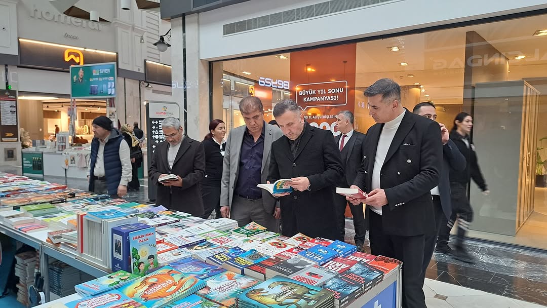 Kayseri İl Milli Eğitim Müdürü Coşkun Esen, Kumsmall Kitap Fuarı'nı Ziyaret Etti