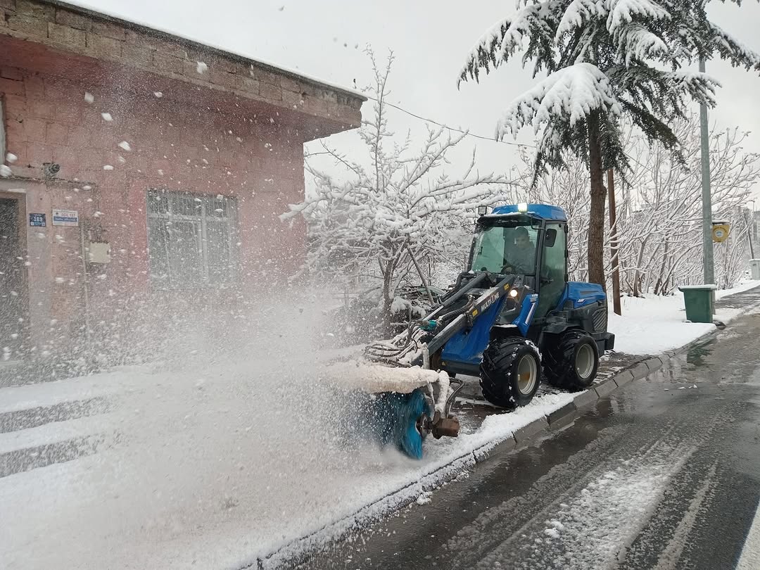 Talas Belediyesi Yoğun Kar Yağışına Karşı Ekiplerini Seferber Etti