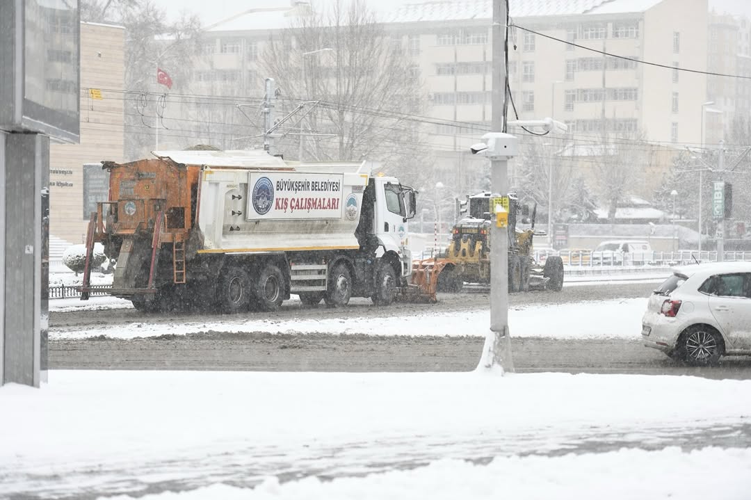 Kayseri'de Yoğun Kar Yağışı Sonrası Ekipler Sefere Hazır