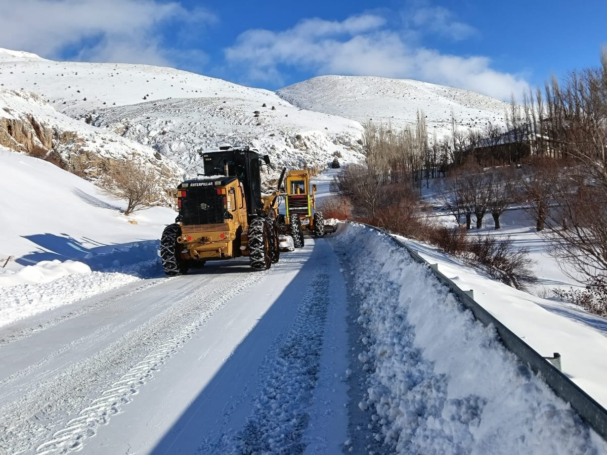 Kayseri'de Yoğun Kar Yağışı Sonrası Ulaşım Güvenliği İçin Sevk Çalışmaları