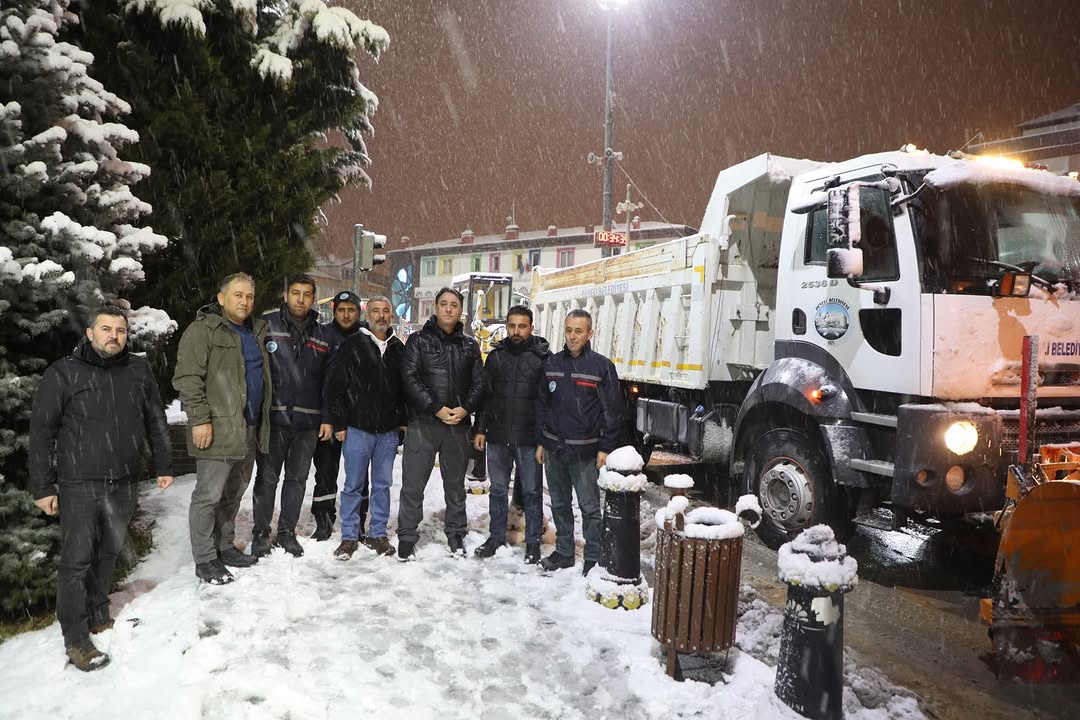 Develi'de Kar Mücadelesi Gece Gündüz Demeden Sürüyor