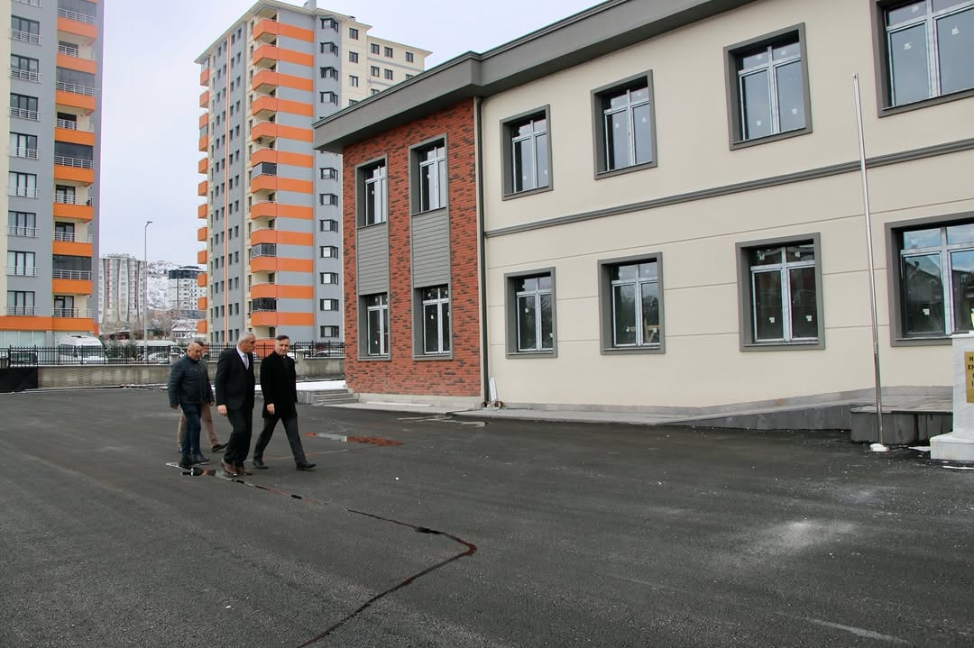 Kayseri'de Yeni Açılan Kazım Karabekir İlkokul ve Ortaokulu Eğitime Hazır