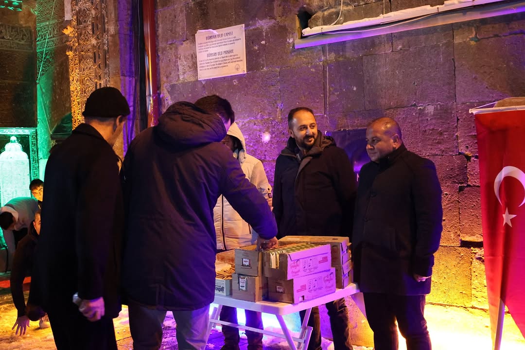 Bünyan'da Miraç Kandili'nde Camide İkram