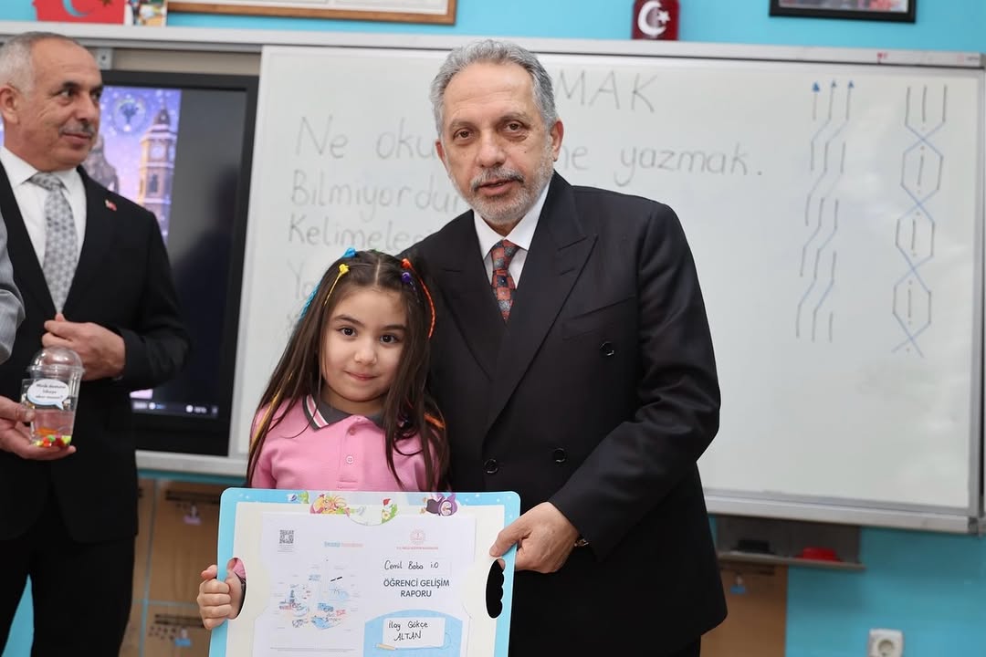 Talas Belediyesi'nden Öğrencilere Karne Sevinci