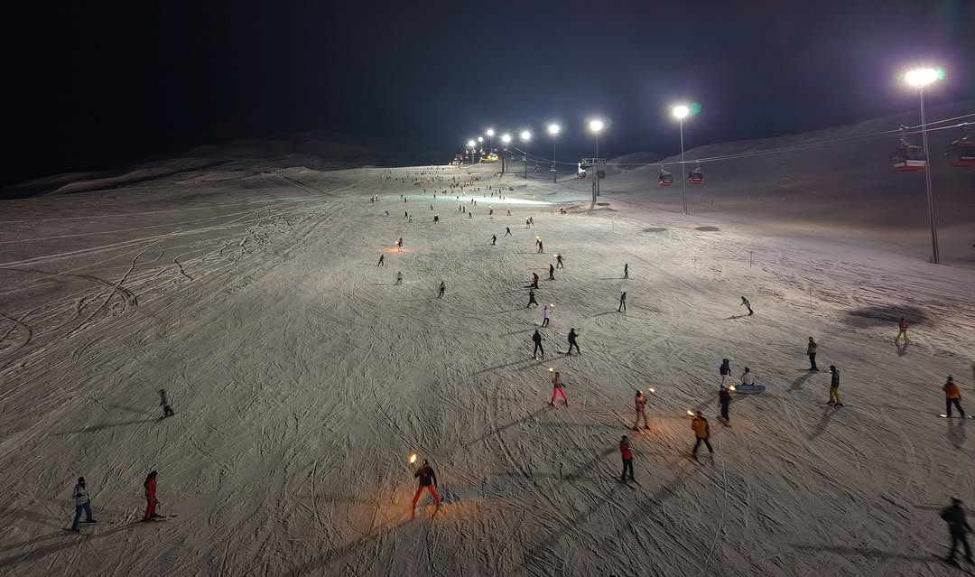 Kayseri'de Sömestr Tatilinde Gece Kayak Keyfi