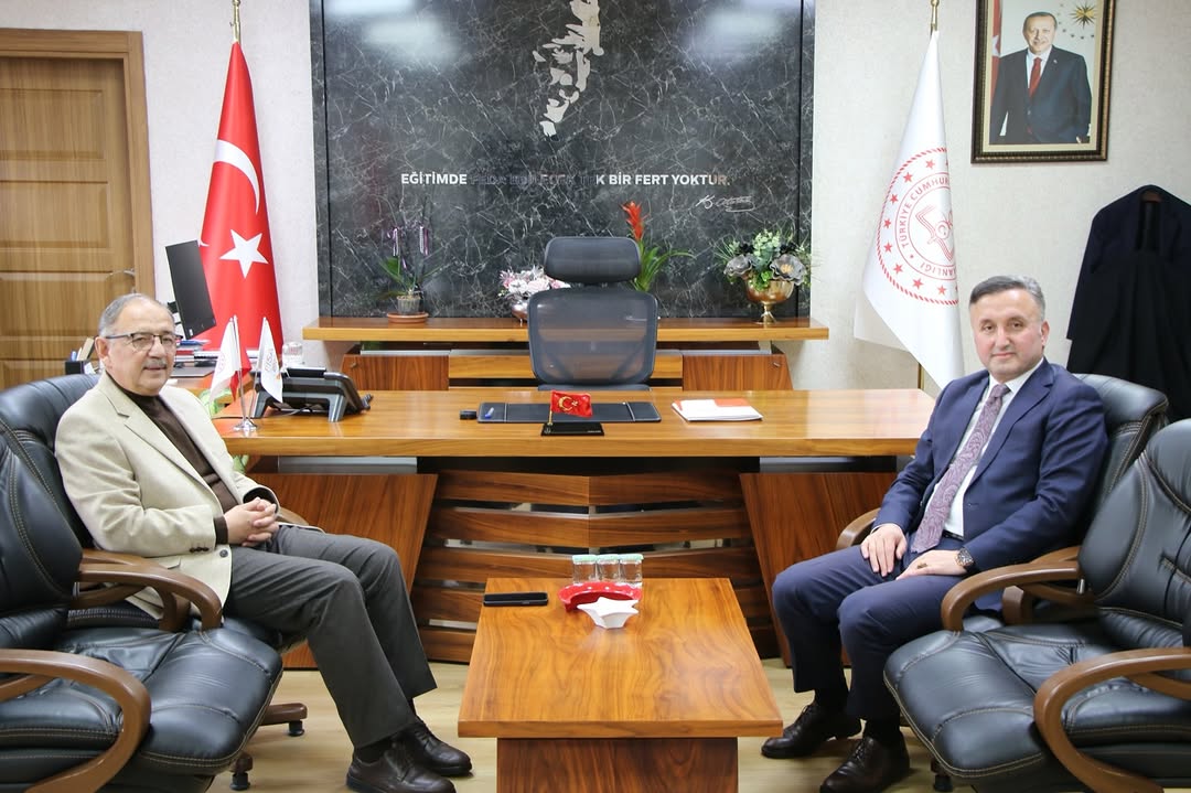 Eski Çevre Bakanı Mehmet Özhaseki, Kayseri İl Milli Eğitim Müdürü'nü Ziyaret Etti