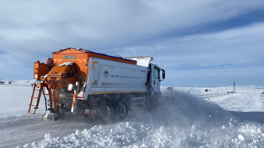 Kayseri'de Kar Mücadelesi: 421 Personel ve 156 Araçla 24 Saat Kesintisiz Hizmet