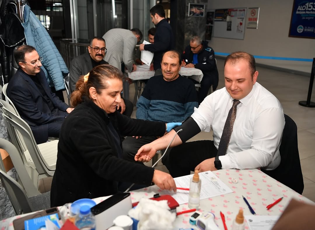 Kayseri'de Büyükşehir Belediyesi ve Erciyes Üniversitesi İş Birliğiyle Kan Bağışı Kampanyası Düzenlendi