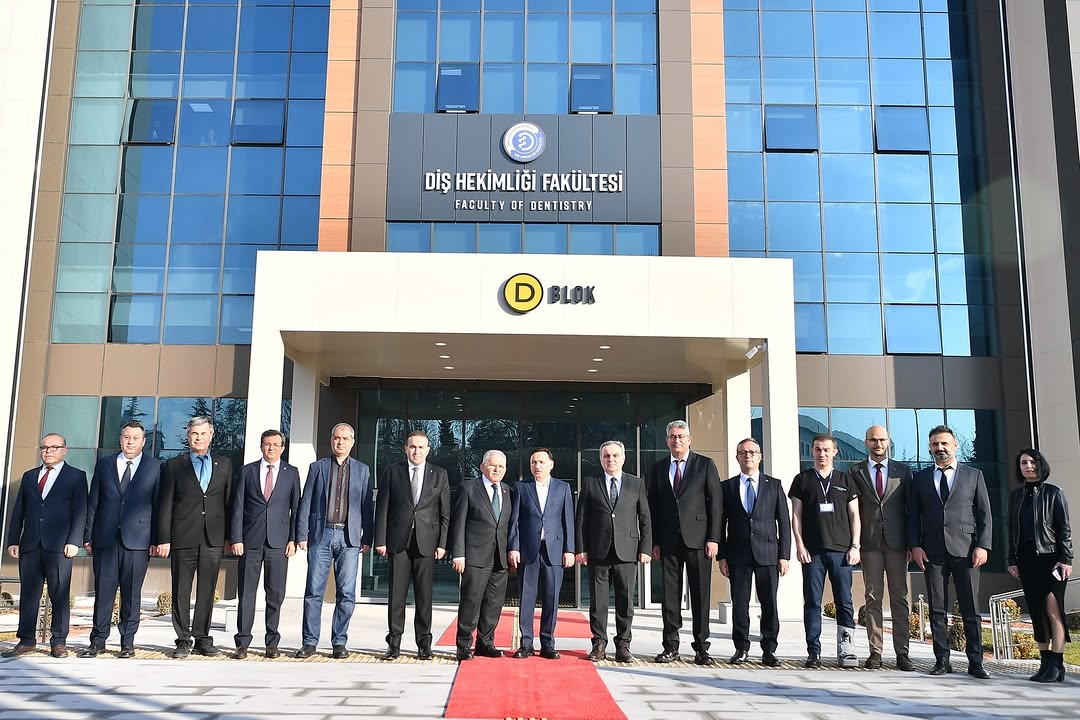 Kayseri'de Türkiye'nin En Büyük Diş Hastanesi Hizmete Açıldı
