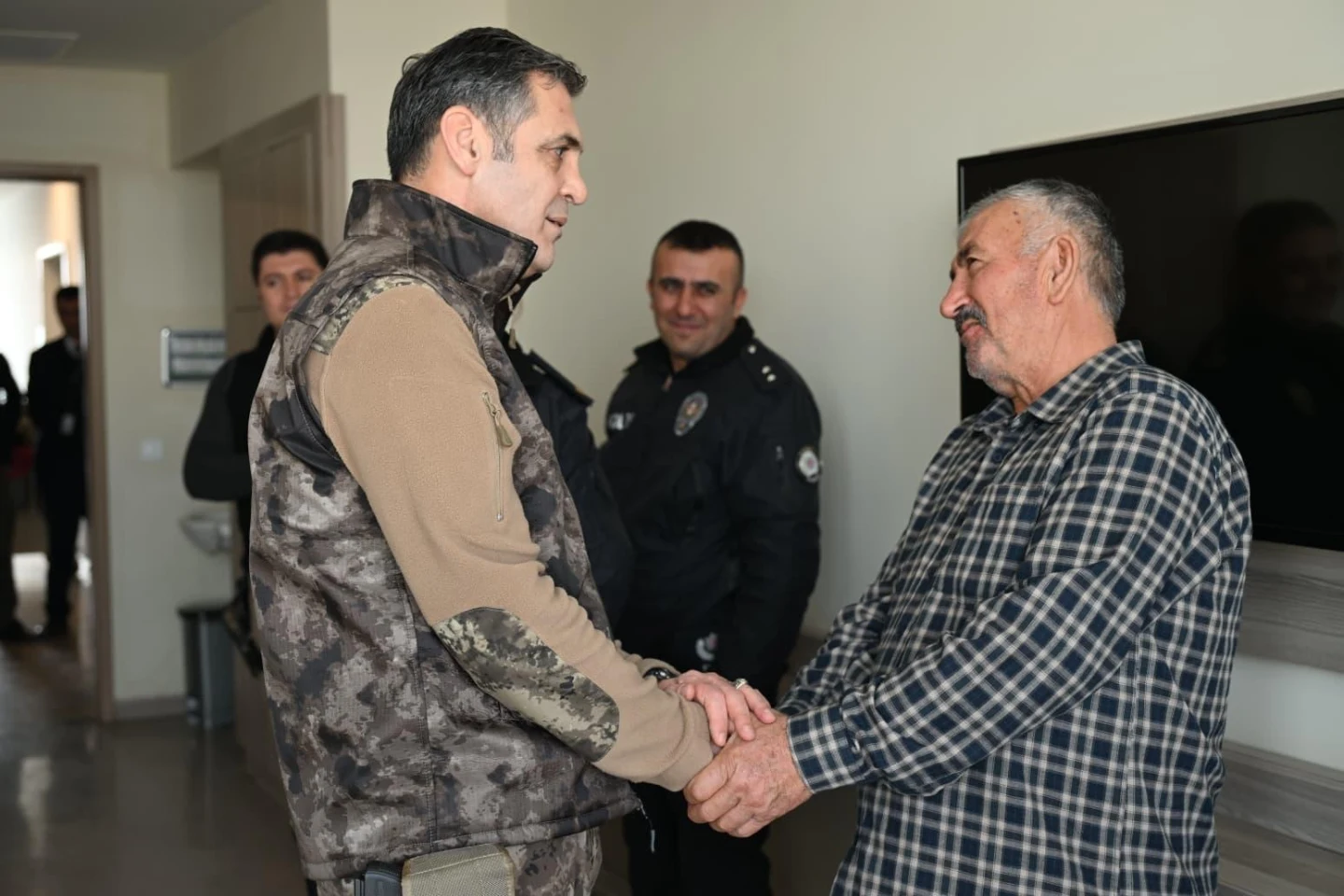 Kayseri İl Emniyet Müdürü Personeli ve Ailelerini Hastanede Ziyaret Etti