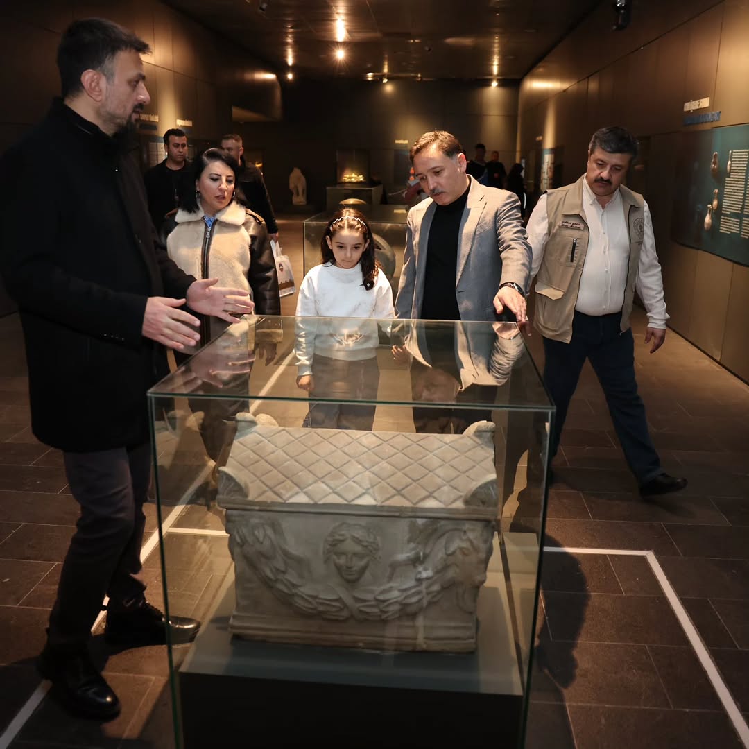 Kayseri Valisi Gökmen Çiçek ve Eşi Arkeoloji Müzesi'ni Ziyaret Etti