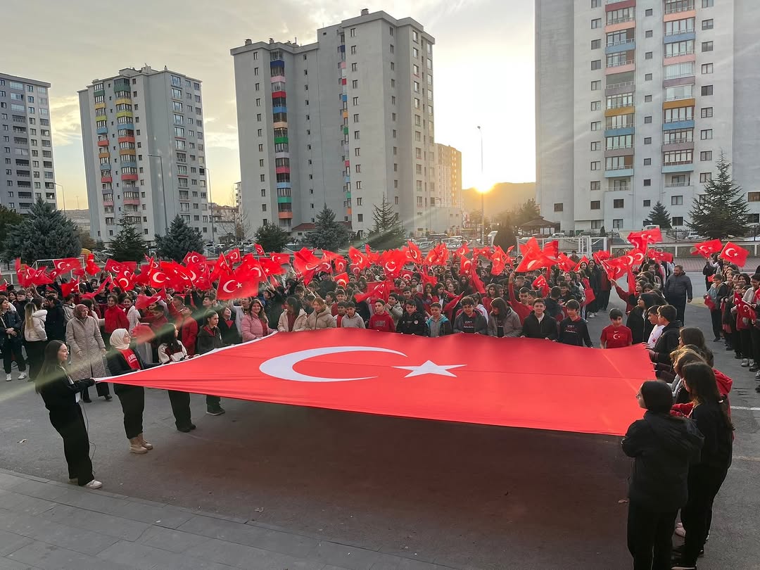Kayseri'de Okullarda Bayrak Sevgisi ve Milli Değerler Eğitimi