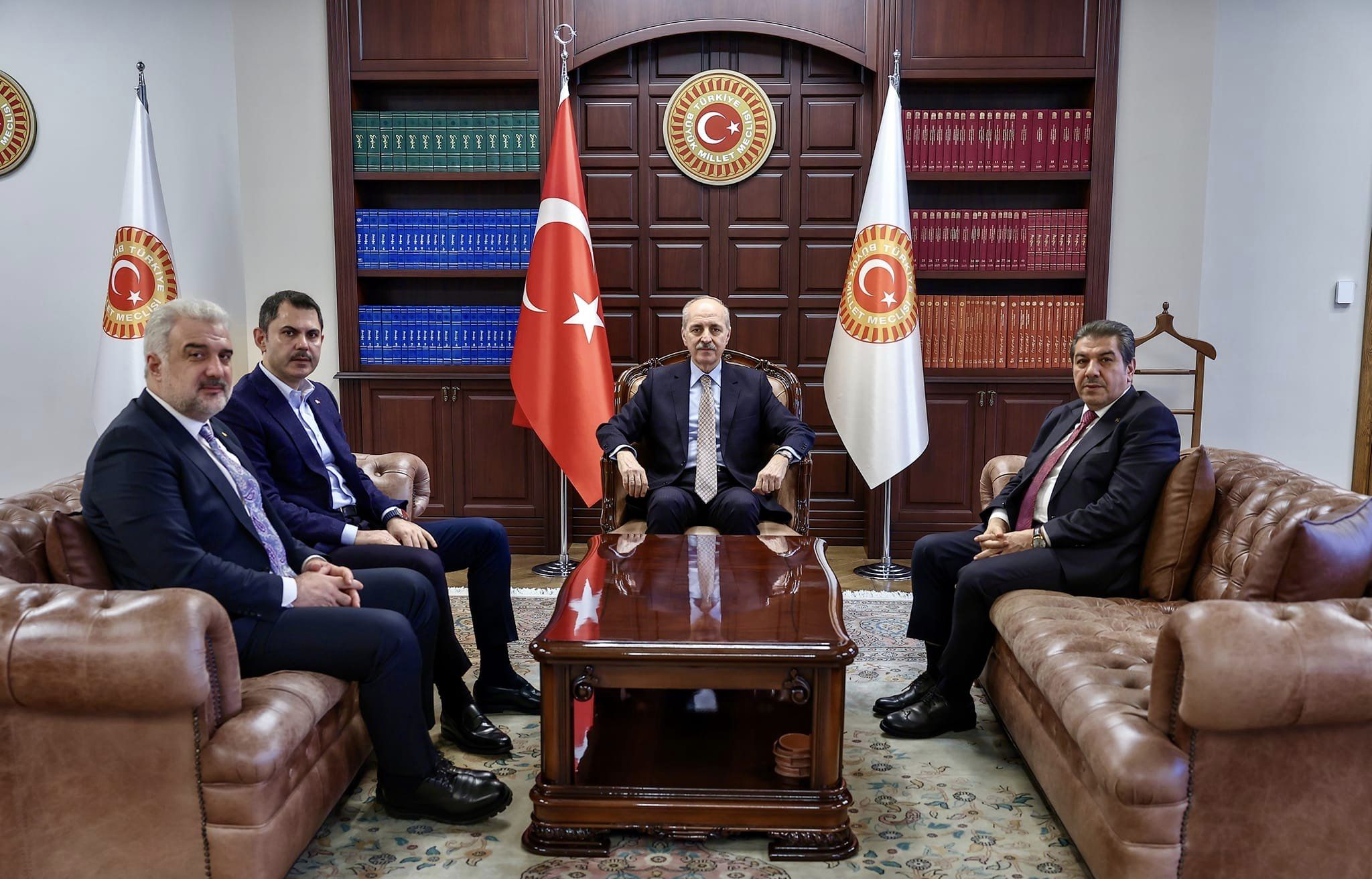 TBMM Başkanı Numan Kurtulmuş, İstanbul'un siyasi geleceğine dair kritik bir toplantı gerçekleştirdi.