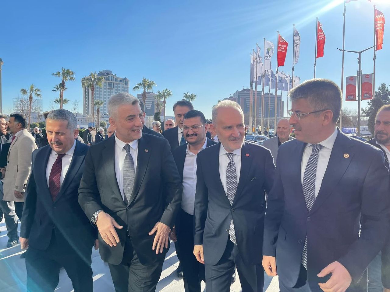 AK Parti Milletvekili Şaban Çopuroğlu, İstanbul Mobilya Fuarı'na aktif katılım gösterdi.