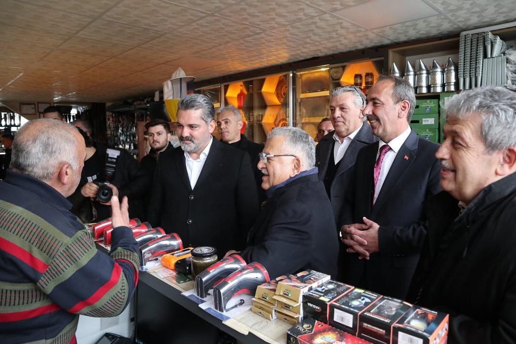 AK Parti Tomarza adayının esnaf ziyaretleri büyük ilgi gördü