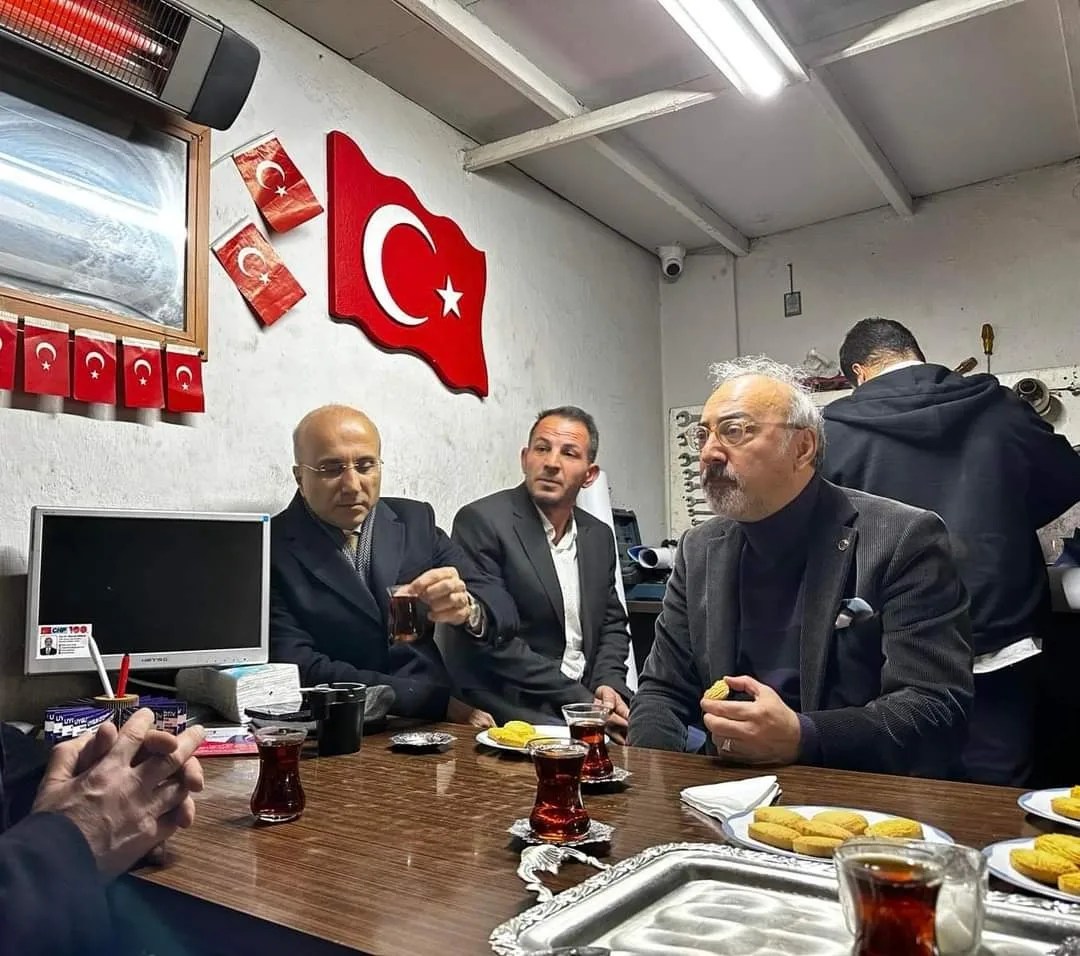CHP Kayseri Milletvekili Aşkın Genç ve Dr. Murat Molu, Kayseri'de esnaf ziyareti gerçekleştirdi.