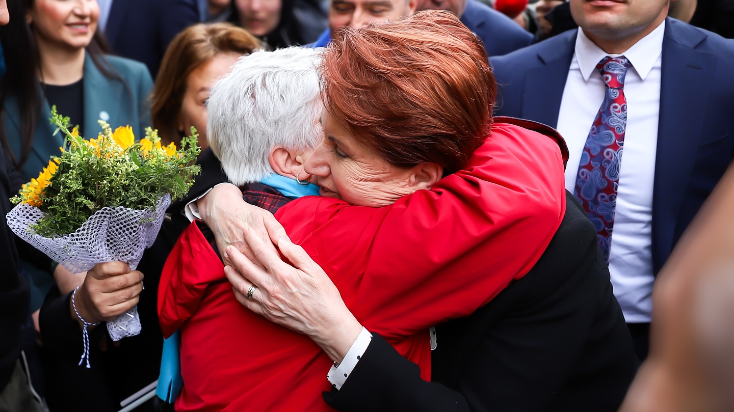 İYİ Parti Genel Başkanı, Maltepe'de halkla bir araya gelerek siyasi engellere dikkat çekti.