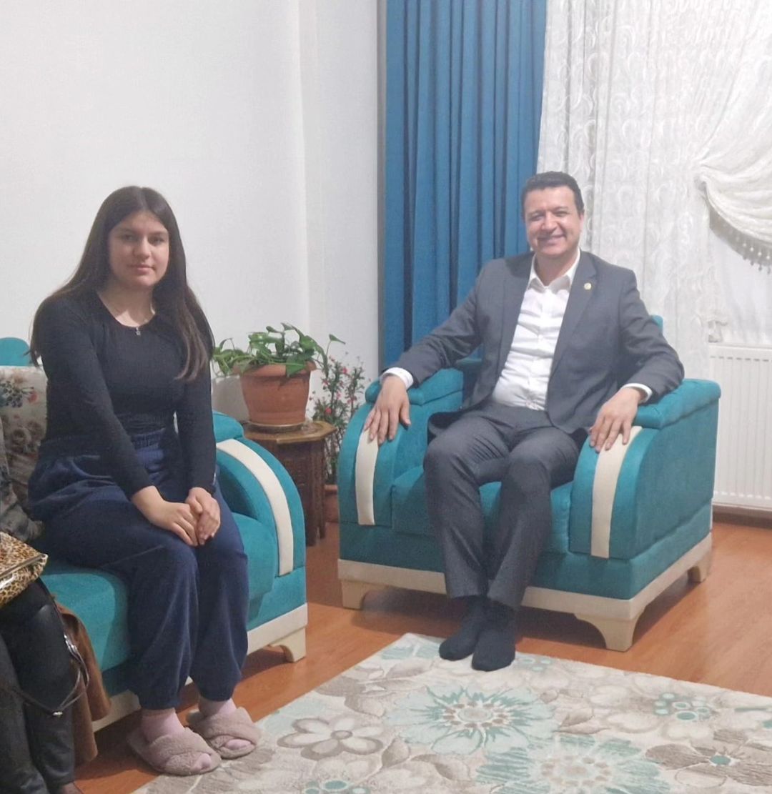 Kayseri Milletvekili Mahmut Arıkan, seçmeniyle birebir görüşme fırsatını değerlendirdi.