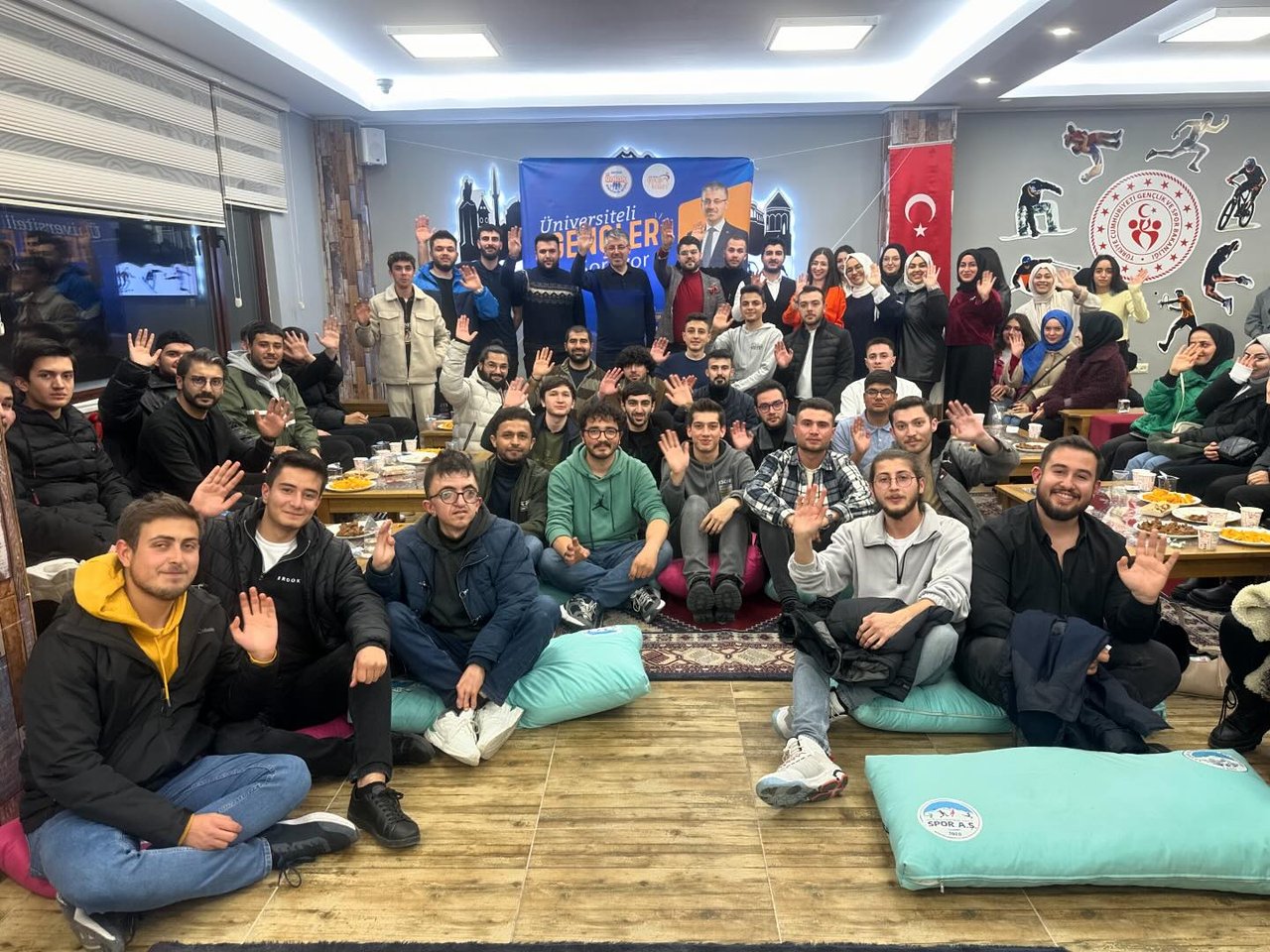 AK Parti Kayseri Milletvekili Şaban Çopuroğlu Gençlerle Buluştu