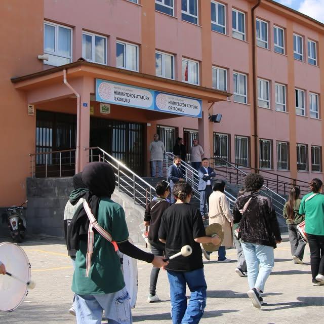 Kocasinan Himmetdede Atatürk İlkokulu'nda 23 Nisan Coşkusu