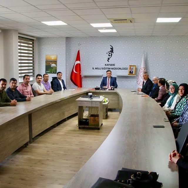 Kayseri'de Milli Eğitim Kitap Yazım Komisyonu Çalışmaları Hakkında Bilgilendirme