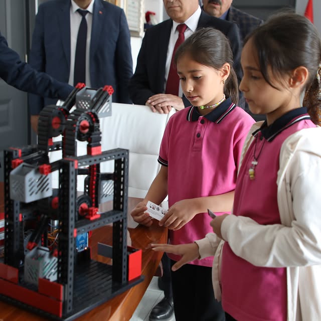 Develi'den Teknofest'e Umut: Cesarettin Kocatürk İlkokulu Robo Ces Takımı Finale Yükseldi