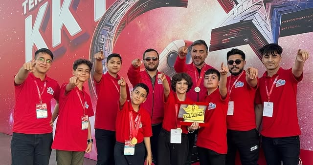 Talas Belediyesi'nin TEKNOFEST KKTC Finallerinde Şampiyonları, Cumhurbaşkanları Tarafından Ödüllendirildi