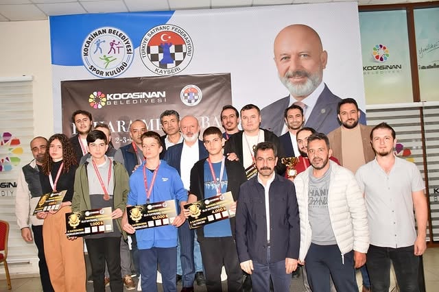 Kayseri'de Satranç Tutkusu: Kocasinan Belediyesi Satranç Turnuvası Başarıyla Tamamlandı