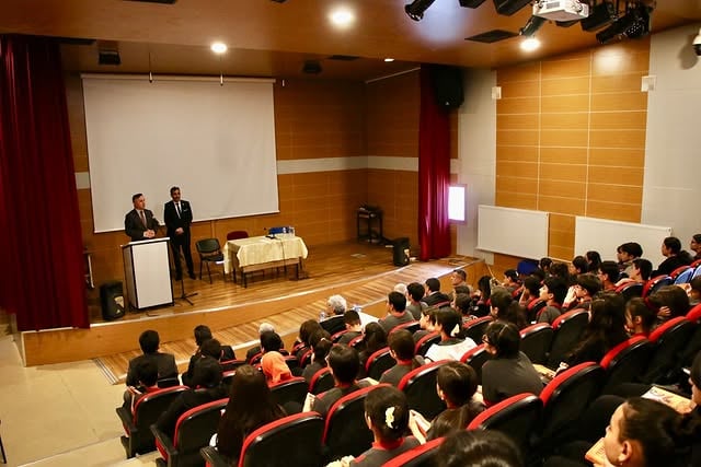 Kayseri'de Okur Yazar Buluşması: Öğrenciler Yazar Mustafa Sabri Beşer ile Bir Araya Geldi