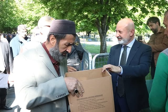 Kocasinan Belediyesi, Geleneksel Fide Dağıtımını Gerçekleştirdi: 550 Bin Organik Domates Fidesi Dağıtıldı