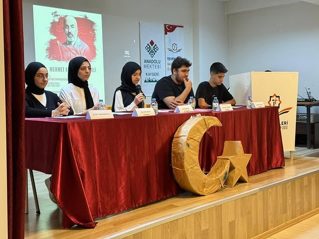 Hacılar Tevfik İleri İmam Hatip Okulu'nda Mehmet Akif Ersoy Paneli Düzenlendi