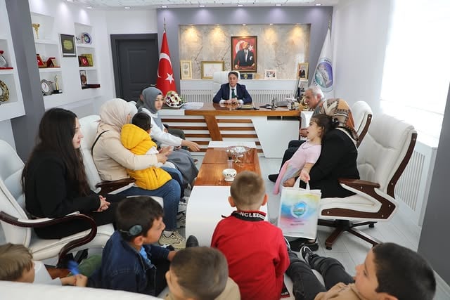 Develi Belediye Başkanı, Özel Eğitim Öğrencilerini Makamında Ağırladı