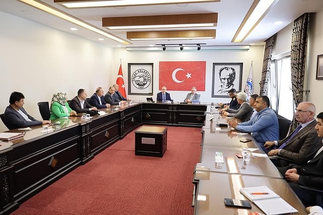 Talas Belediyesi ve Muhtarlar Toplantısı: Merkez Mahallelerin İhtiyaçları Masaya Yattı