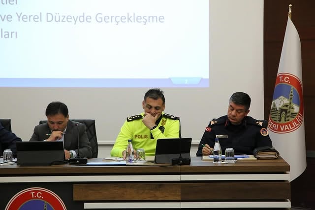 Kayseri'de Bağımlılıkla Mücadele Toplantısı: Protokol Bir Arada Toplandı
