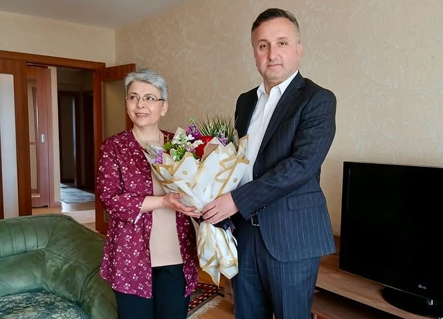 Kayseri'de Emekli Öğretmene Özel Anneler Günü Ziyareti