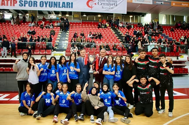 Geleneksel Kayseri İmam Hatip Spor Oyunları Ödül Töreni Coşkulu Bir Katılım Eşliğinde Gerçekleşti